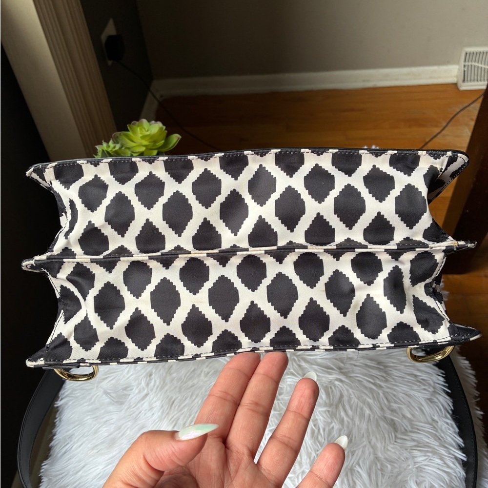 Vera Bradley Changed it Up Crossbody Ikat Spot 🖤 - Picture 14 of 14